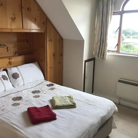 Pensjonat Crescent Close 3*